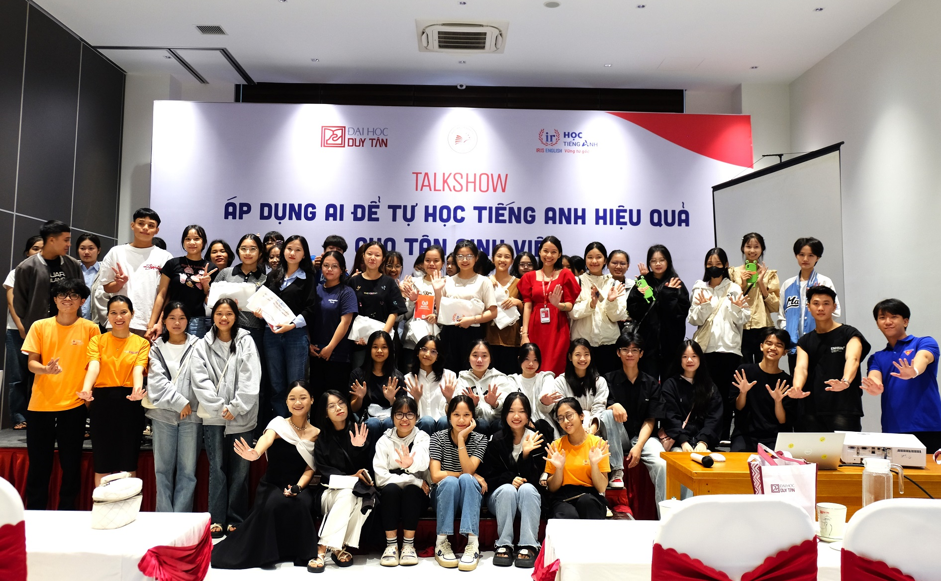 Cùng Iris English áp dụng AI để tự học tiếng Anh hiệu quả cho Tân sinh viên K30