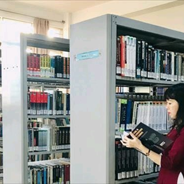 Hàng loạt đầu sách dành cho học thuật và nghiên cứu