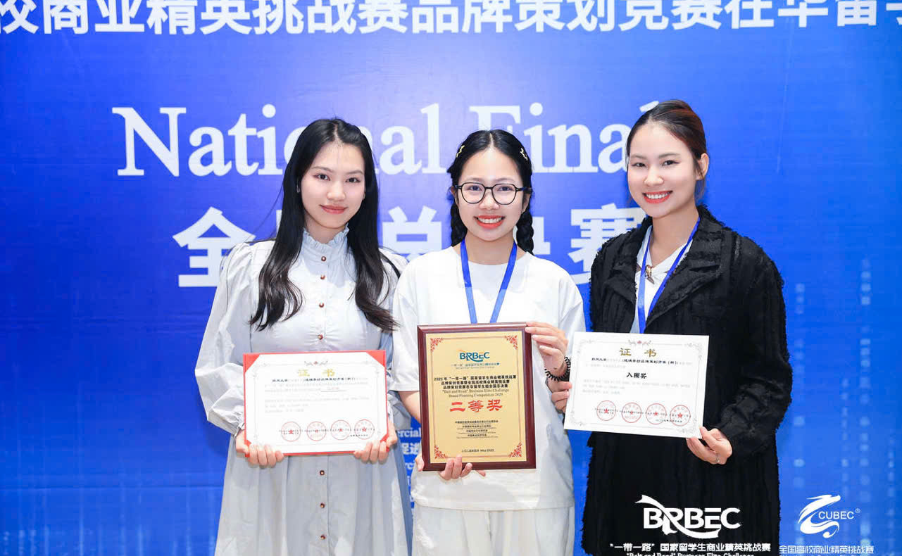 Tỏa sáng tại đấu trường quốc tế: Khánh Huyền giành giải Nhì toàn quốc và vào Chung kết toàn cầu tại Singapore