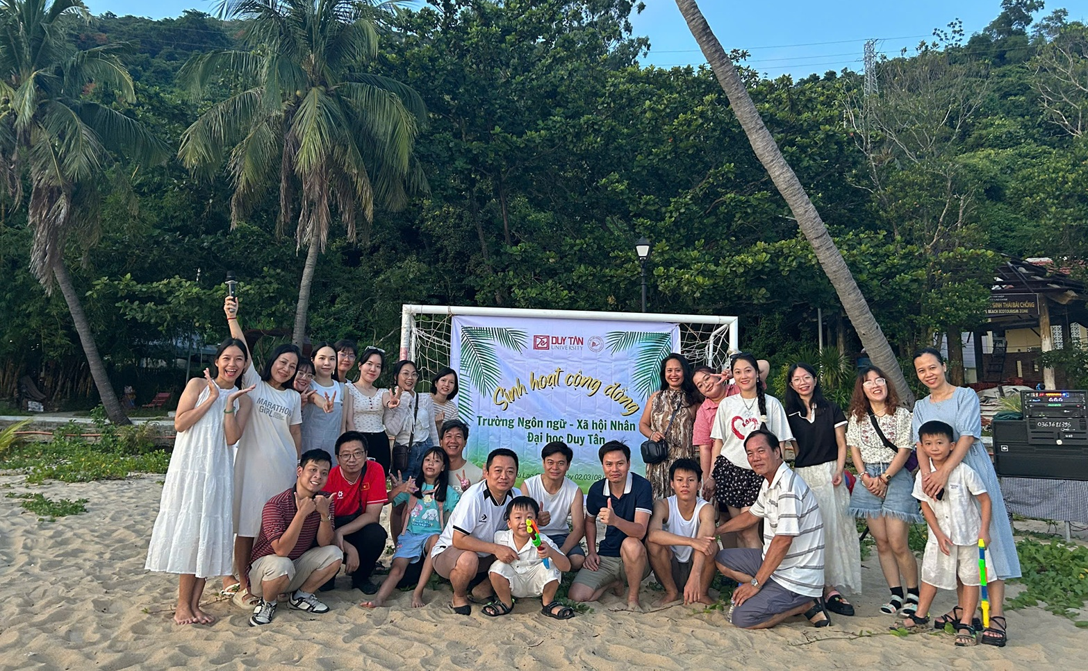 Trải nghiệm, gắn kết và sống xanh cùng Trường NN-XHNV tại Cù Lao Chàm