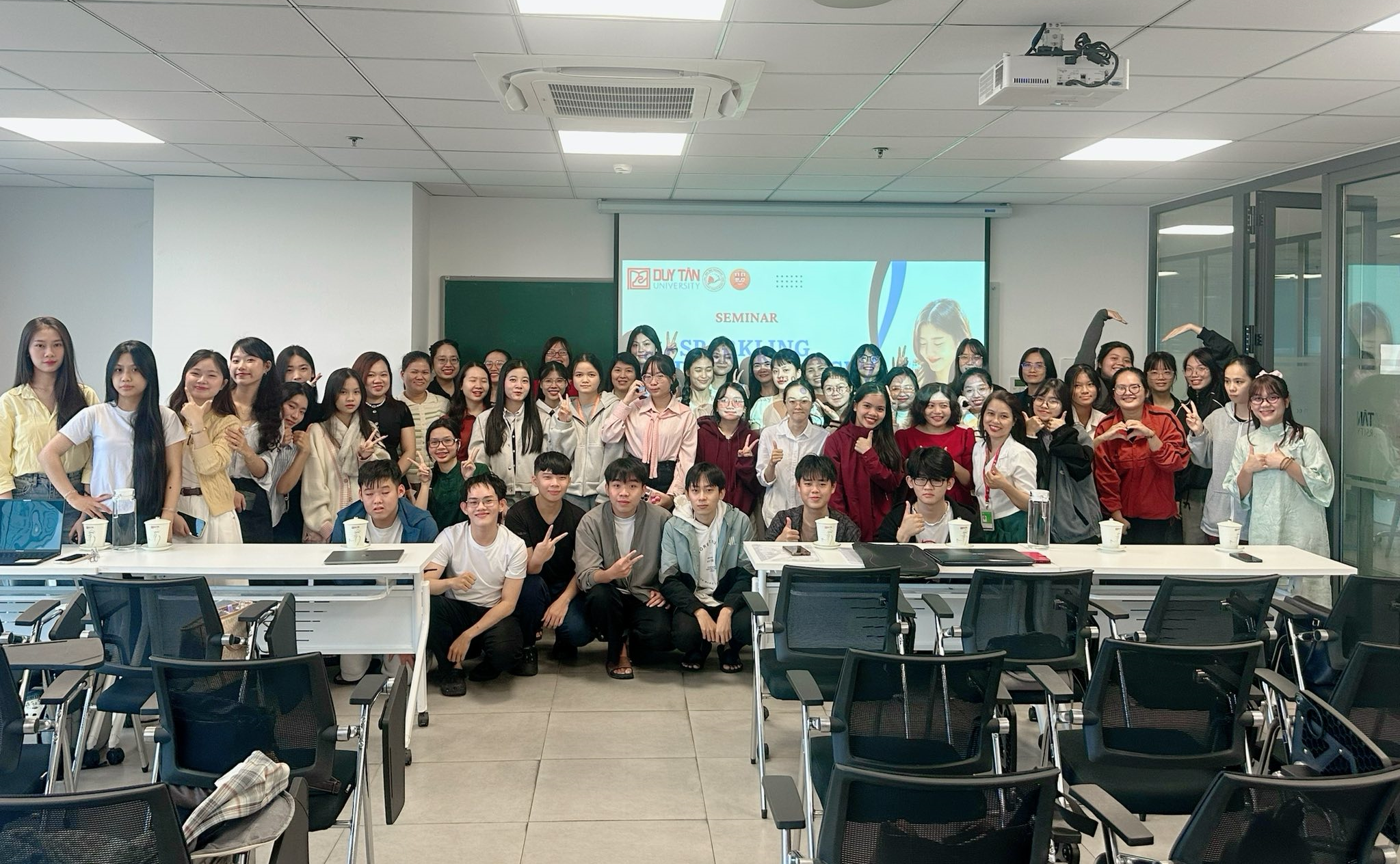 Khoa tiếng Anh tăng cường định hướng nghiên cứu khoa học cho sinh viên