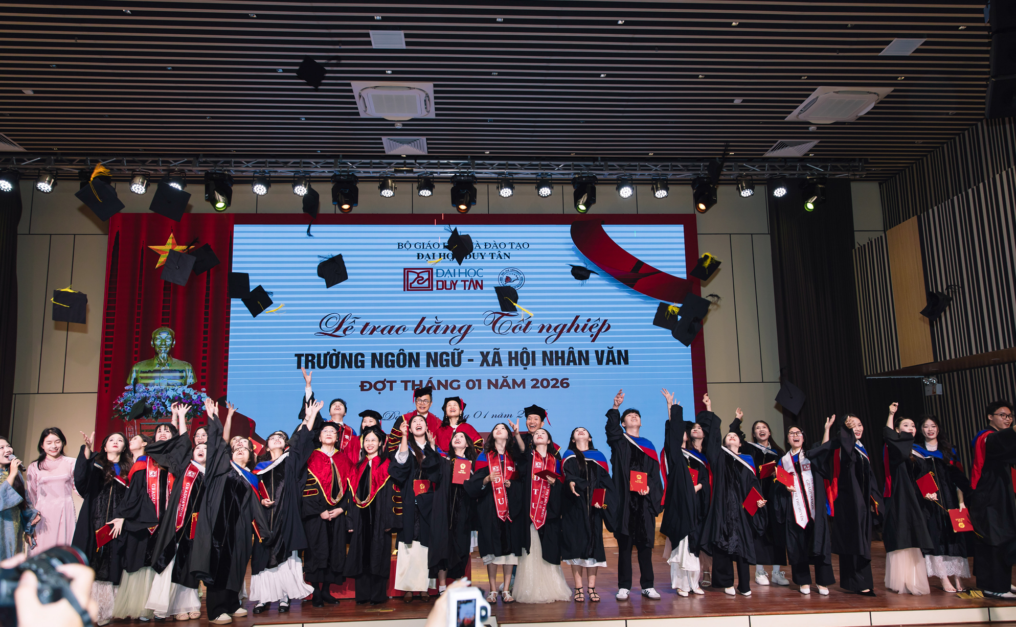 Trao bằng tốt nghiệp tháng 1/2026: Dấu mốc trưởng thành của sinh viên LHSS