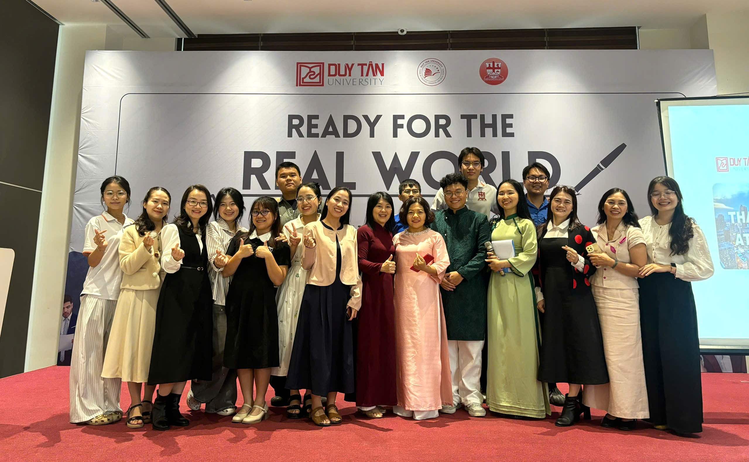 Ready For The Real World: Khoa Tiếng Anh kết nối sinh viên cùng các "ông lớn" đa lĩnh vực