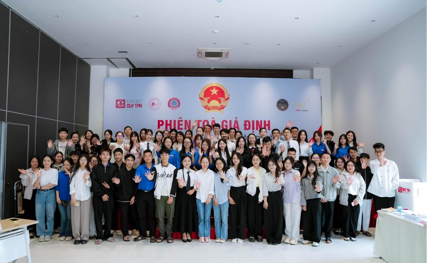 Cơ hội thực chiến: Sinh viên Luật LHSS rèn luyện bản lĩnh qua Phiên tòa giả định