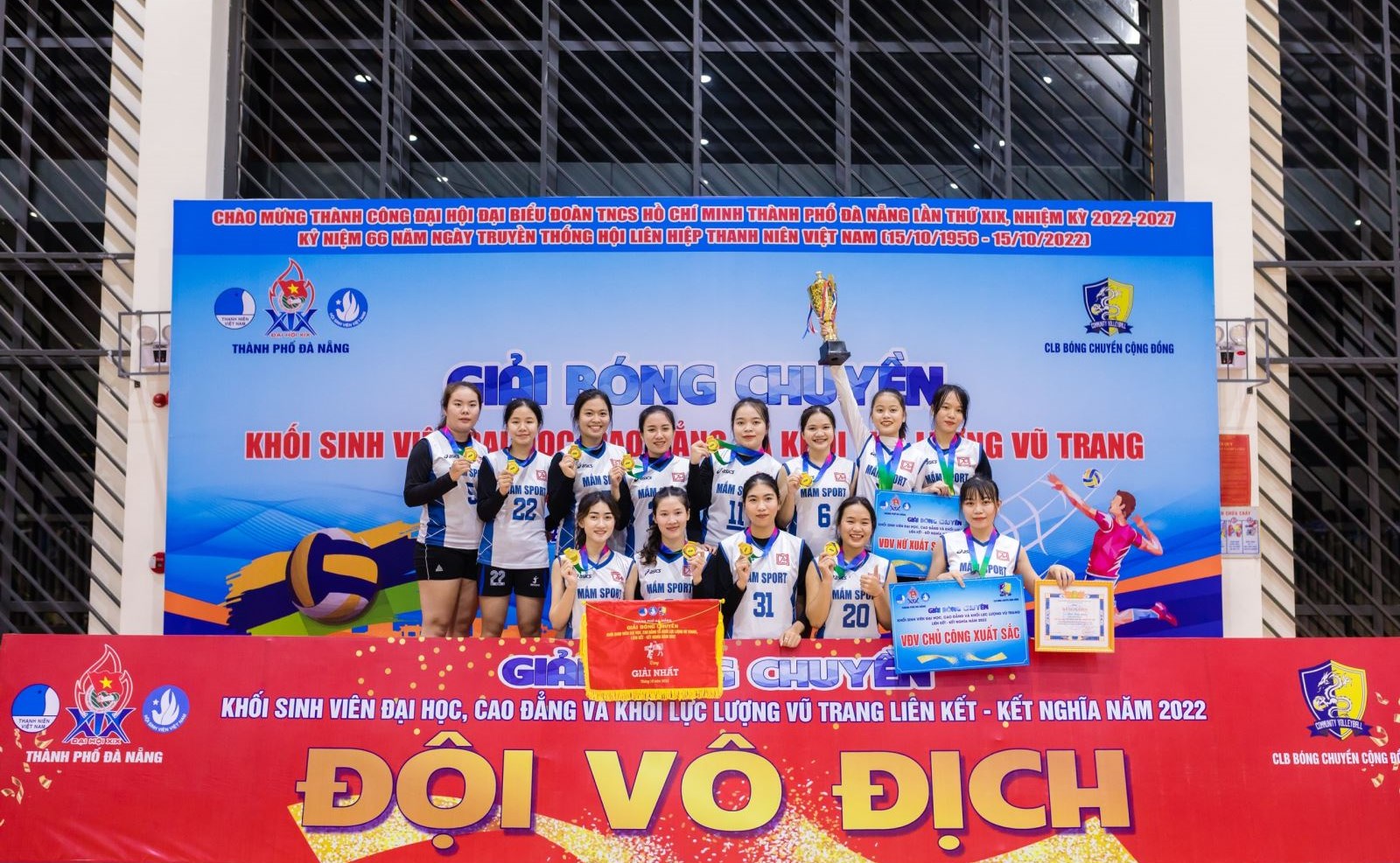 Duy Tan University women's team won the women's volleyball championship in University and College