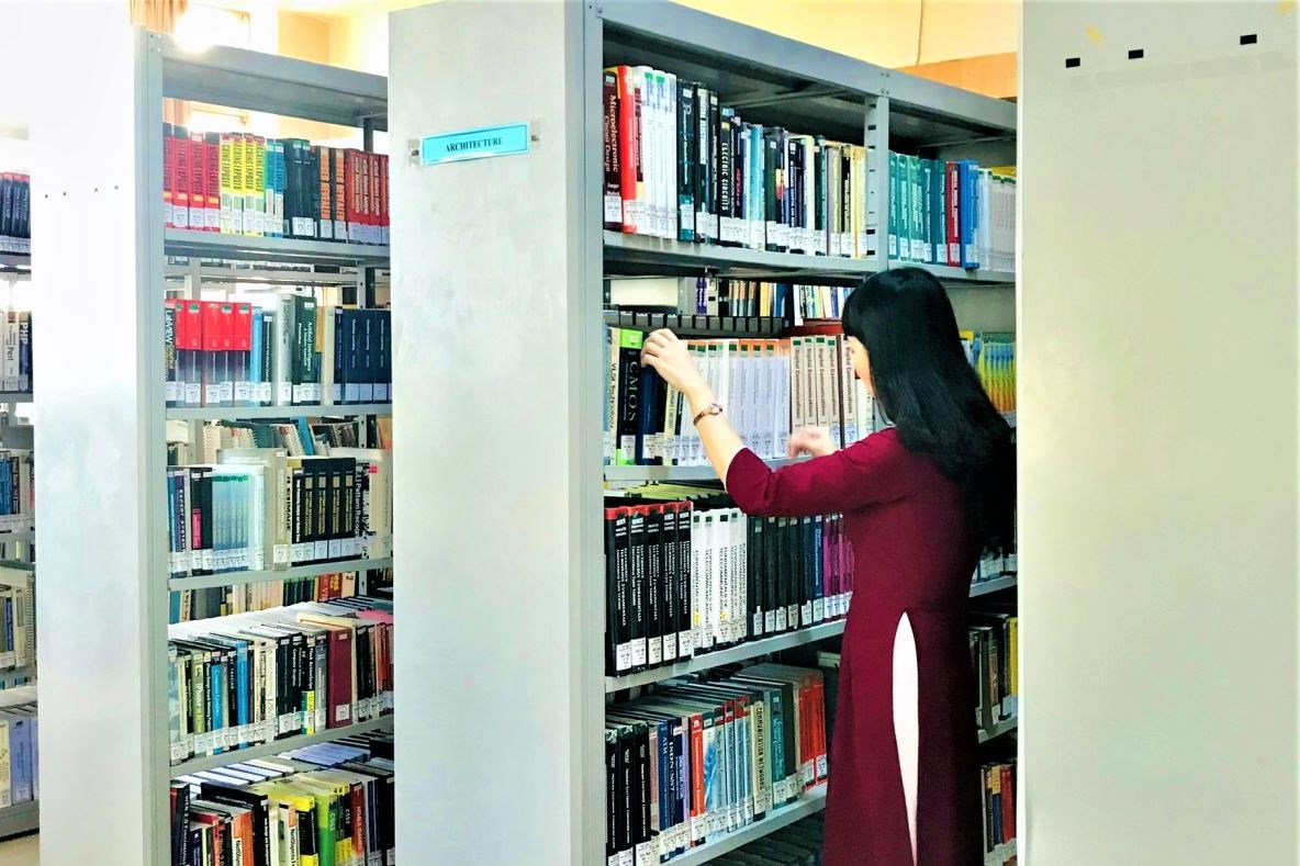 Book lookup at the library - Duy Tan University