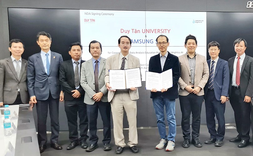 Duy Tan University cooperates with Samsung to welcome technology development