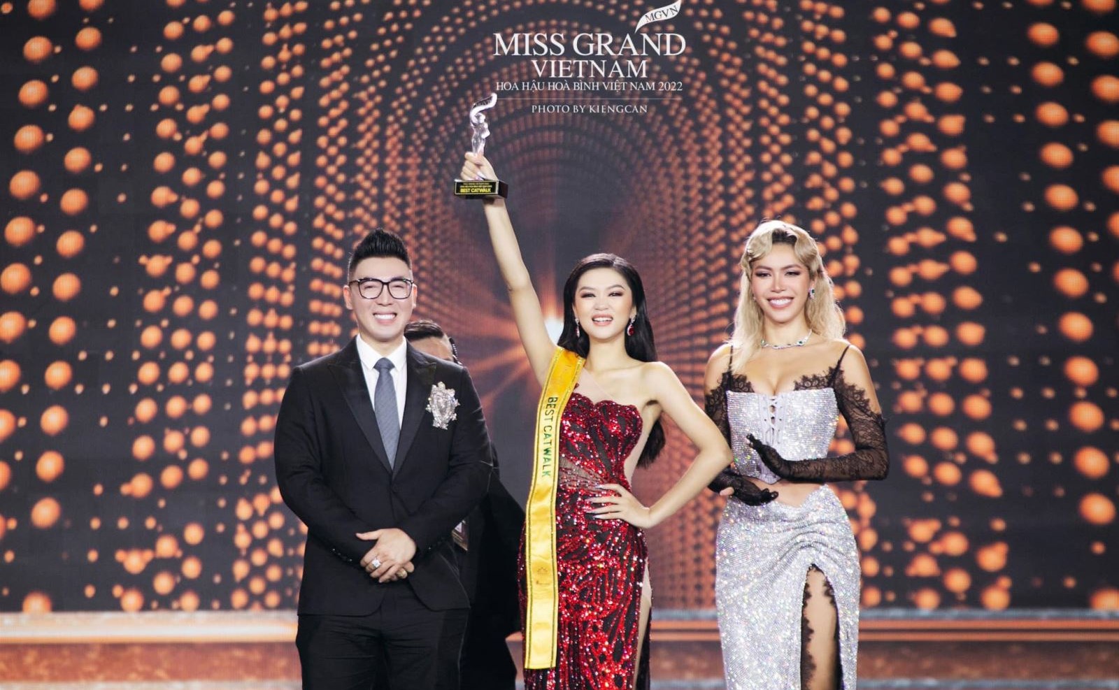 Top 15 Miss Grand Vietnam 2022 naming students of Foreign Language School - XHNV