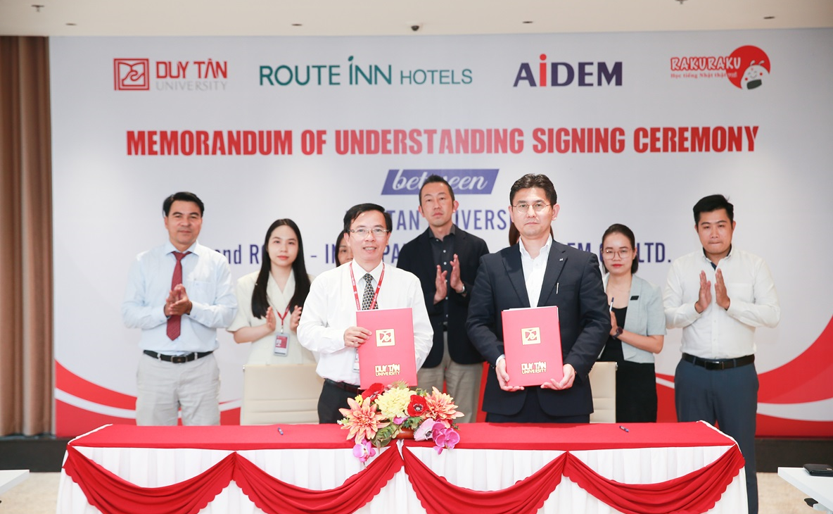 The signing ceremony of the cooperation agreement with Route Inn Group, AIDEM Company, and Shinseidai Trading and Service Co., Ltd.