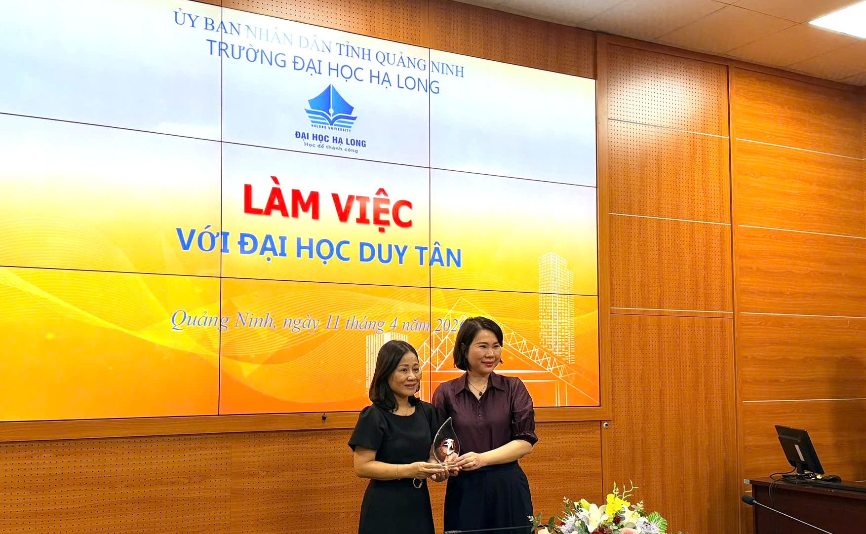 Bridging Digital Knowledge and Language: A New Step Forward in the Cooperative Relationship between Duy Tan University and Ha Long University