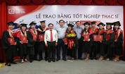 Trao bằng Tốt nghiệp Thạc sĩ ng&#224;nh Quản trị Kinh doanh v&#224; T&#224;i ch&#237;nh Ng&#226;n h&#224;ng đợt th&#225;ng 4/2022