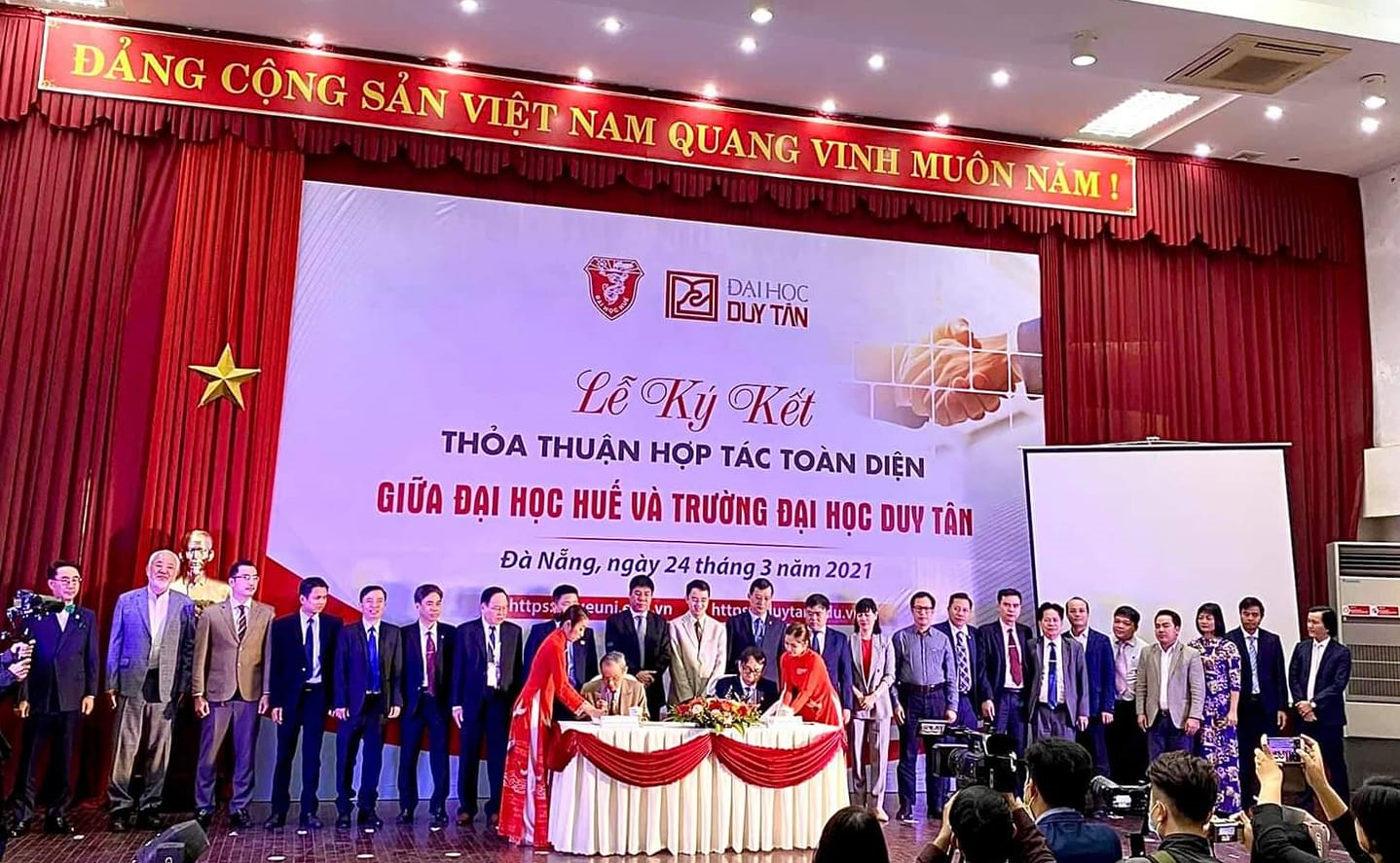 Đại học Huế và Trường Đại học Duy Tân ký kết thỏa thuận hợp tác toàn diện