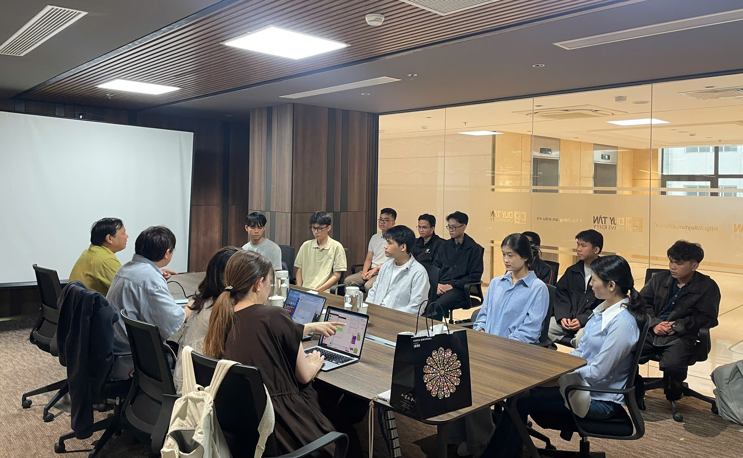 Công ty Kakusin Nhật Bản tuyển dụng