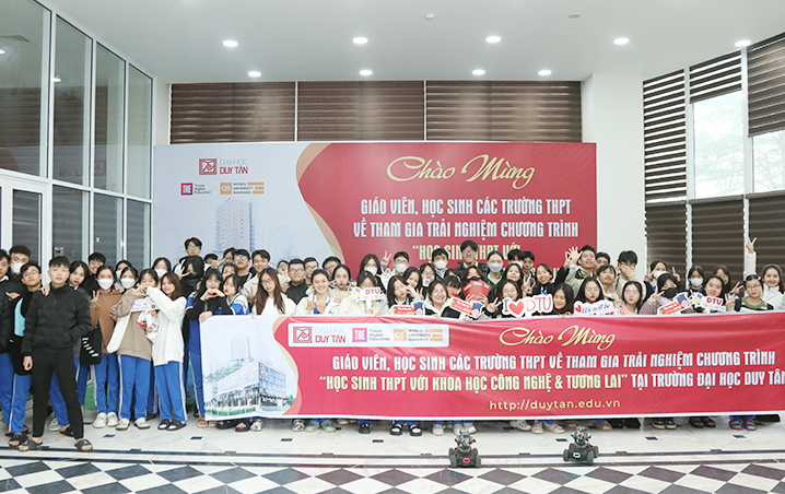 Career Orientation for High School Students through School Visits at Duy Tan University
