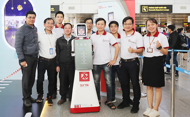 Robot của ĐH Duy Tân chạy thử nghiệm tại sân bay Đà Nẵng
