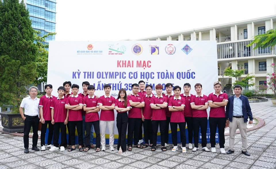 Khai mạc kỳ thi Olympic Cơ học toàn Quốc lần thứ 35 - 2025. Đội hình Trường Công nghệ & Kỹ Thuật - Đại học Duy Tân.