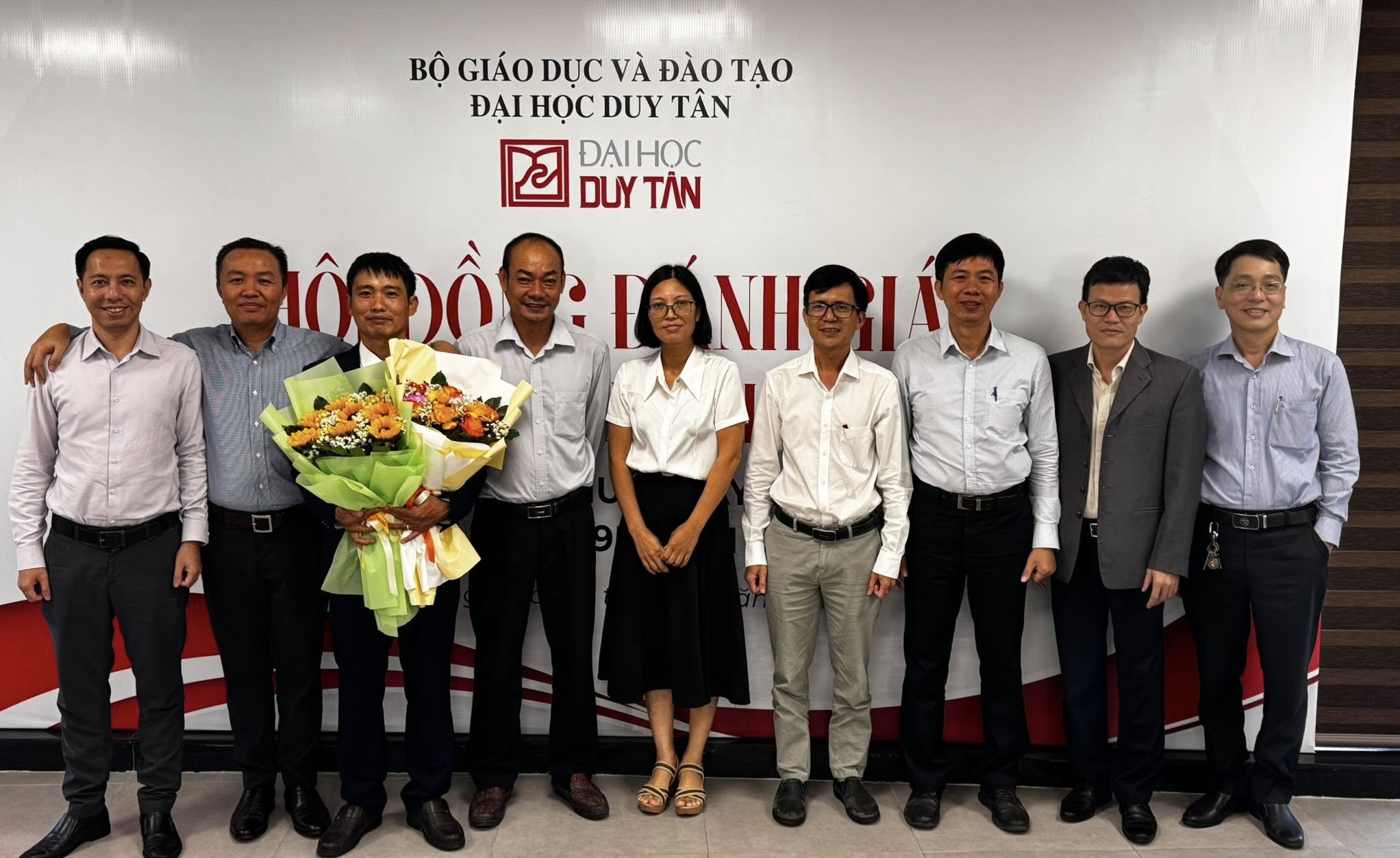 NCS của Khoa Xây dựng – Trường Công nghệ & Kỹ thuật, Đại học Duy Tân đã bảo vệ thành công luận án Tiến sĩ cấp Đại học