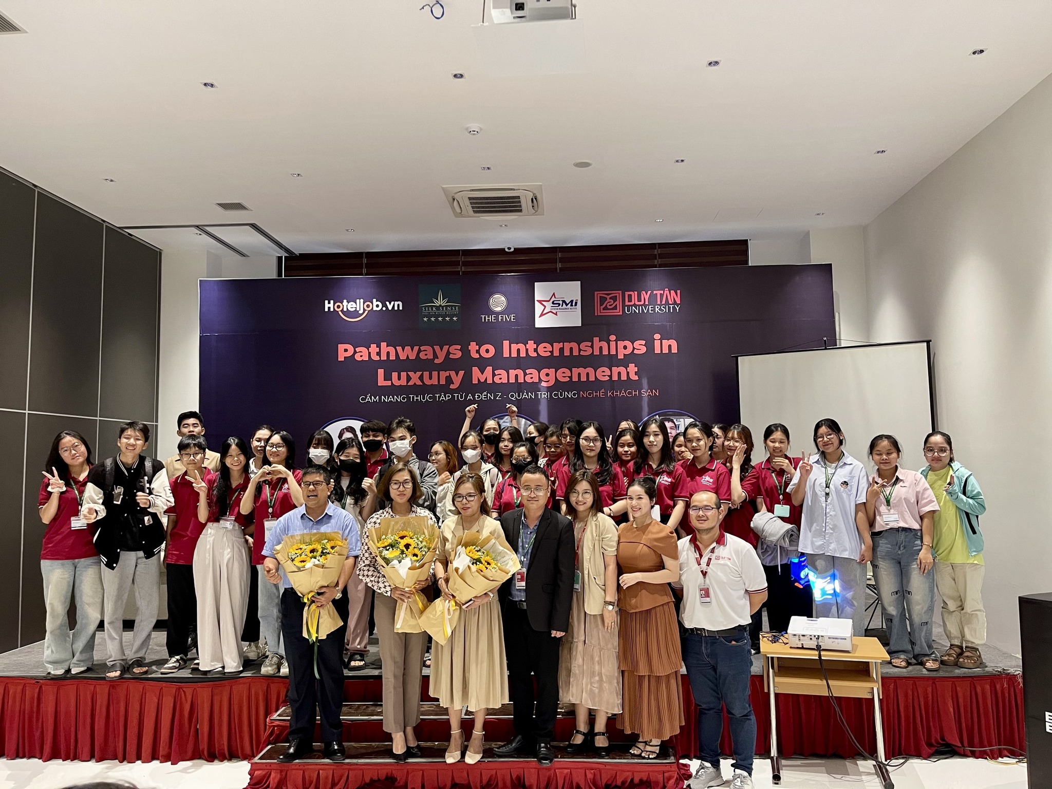 Talkshow unlock your future: Pathways to internships in luxury management