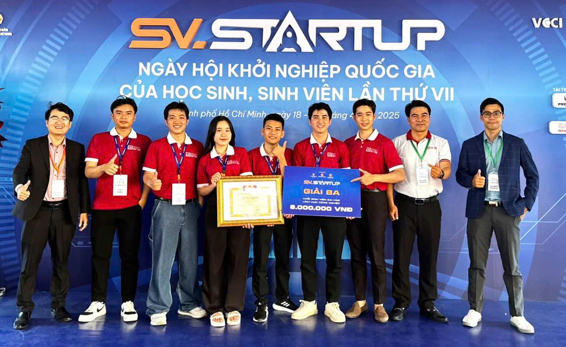 Celebrating Innovation: VIE AGV OMNI Robot Project Wins Third Place at SV_STARTUP 2025!