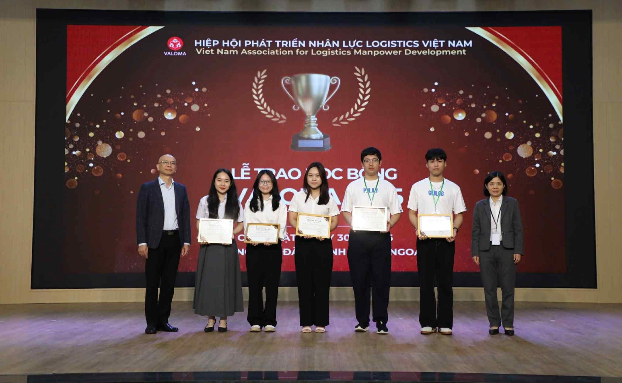 VINH DANH SINH VIÊN XUẤT SẮC – NIỀM TỰ HÀO SINH VIÊN ĐẠI HỌC DUY TÂN