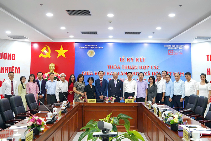 Viện ITAR tháp tùng Lãnh đạo ĐH Duy Tân ký kết Thỏa thuận Hợp tác với Viện Hàn lâm Khoa học Xã hội Việt Nam