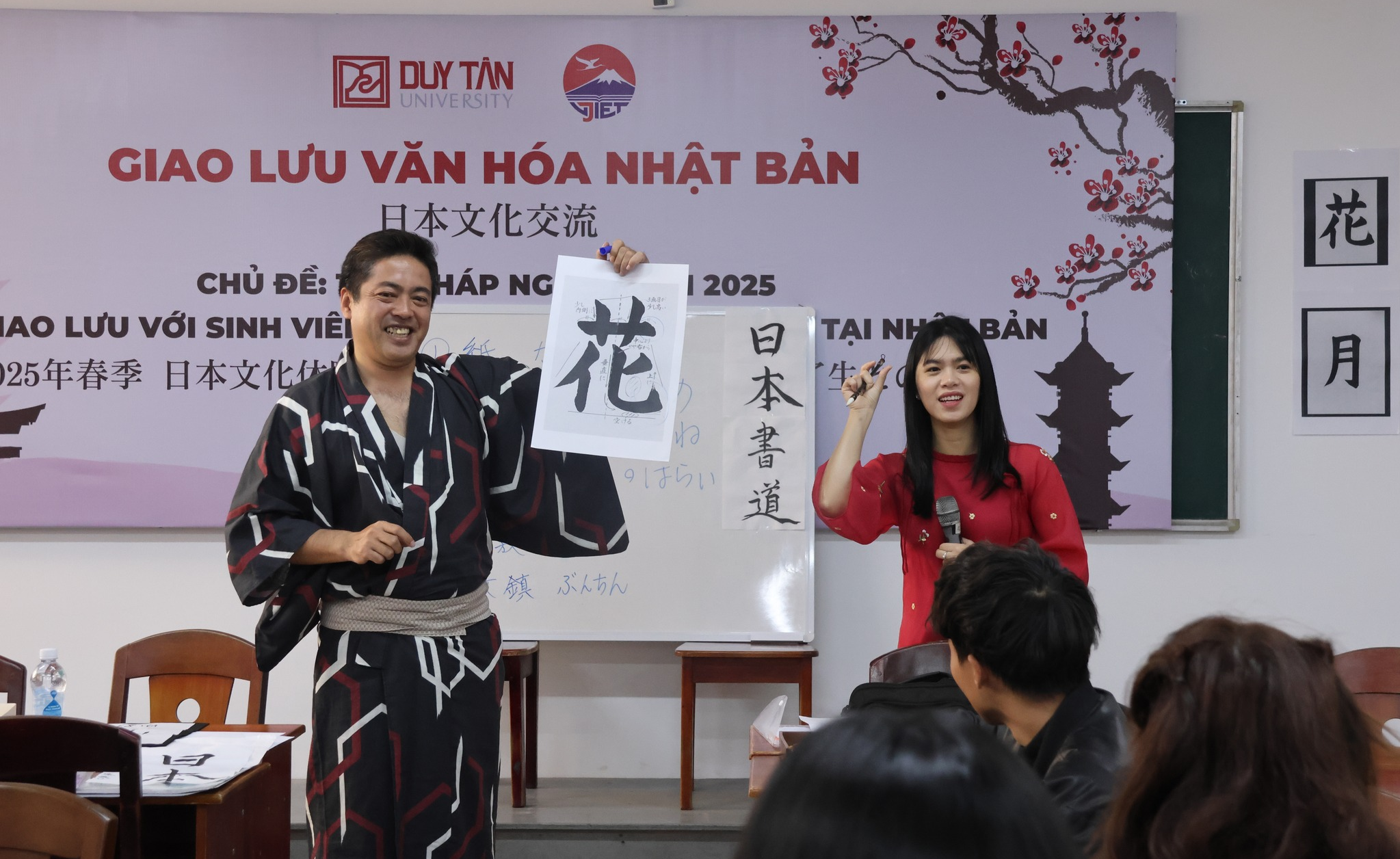 GIAO LƯU VĂN HÓA NHẬT BẢN: THƯ PHÁP NGÀY XUÂN 2025 VÀ GẶP GỠ VỚI SINH VIÊN ĐÃ HOÀN THÀNH THỰC TẬP TẠI NHẬT BẢN
