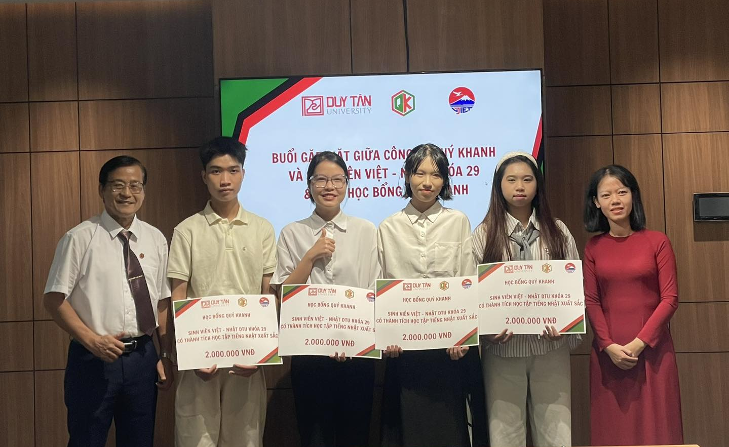 CHÚC MỪNG SINH VIÊN VIỆT - NHẬT KHOÁ 29 NHẬN HỌC BỔNG TIẾNG NHẬT