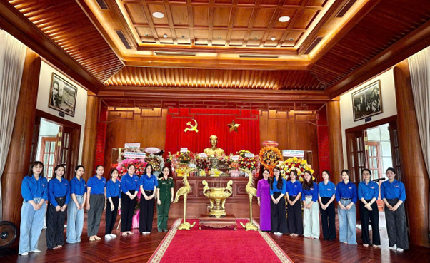 DÂNG HƯƠNG KÍNH BÁC – TRI ÂN 135 NĂM NGÀY SINH CHỦ TỊCH HỒ CHÍ MINH (19/5/1890 – 19/5/2025)
