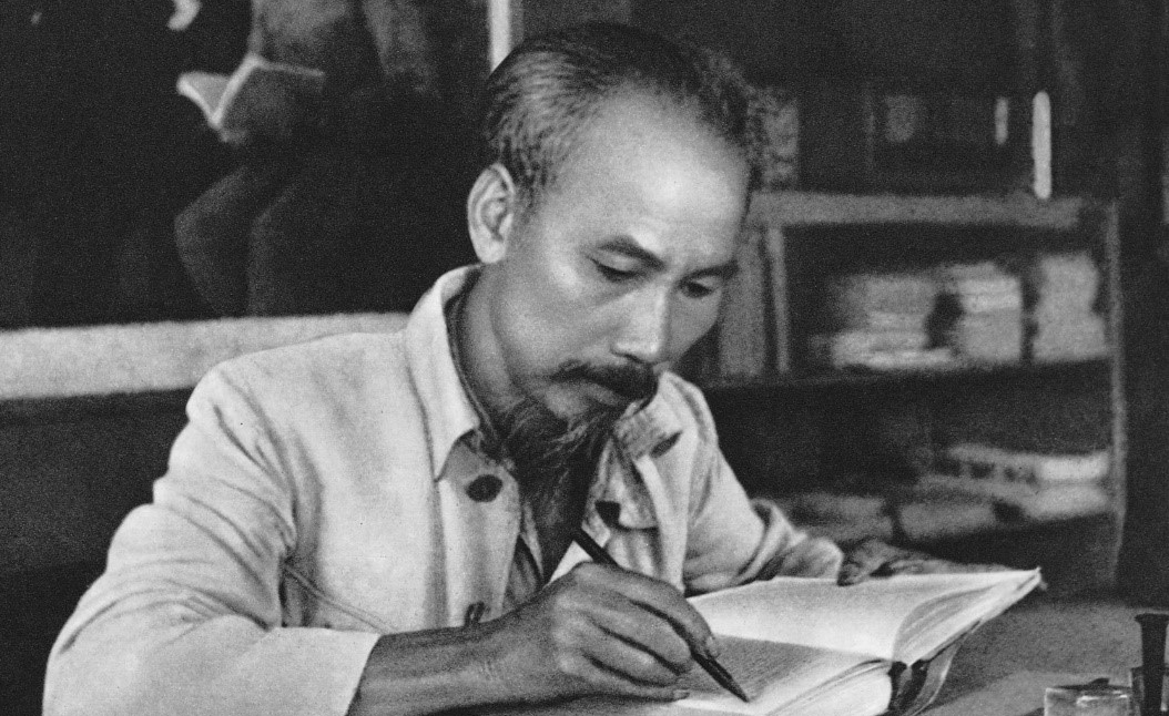 Tư tưởng Hồ Chí Minh về đào tạo, bồi dưỡng lý luận cho cán bộ, đảng viên