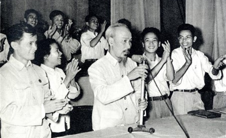 Chủ tịch Hồ Chí Minh “kê đơn” chữa bệnh “khinh lý luận” ở cán bộ, đảng viên