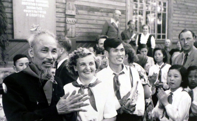 Chủ tịch Hồ Chí Minh và Cách mạng Tháng Mười Nga