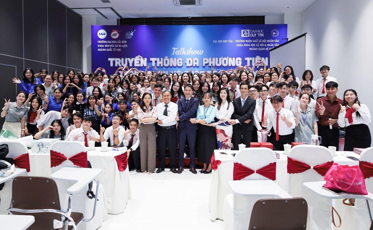 GIAO LƯU HỌC THUẬT  GIỮA SINH VIÊN ĐẠI HỌC DUY TÂN VÀ ĐẠI HỌC SÀI GÒN