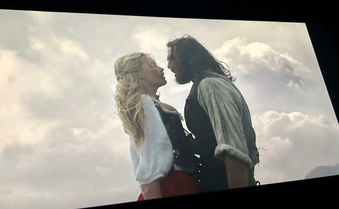 Ngôn ngữ điện ảnh của bi kịch tình yêu trong Đồi gió hú (2026)