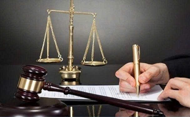 ỨNG DỤNG QUY LUẬT CẤM MÂU THUẪN CỦA LOGIC HỌC  TRONG THI HÀNH PHÁP LUẬT