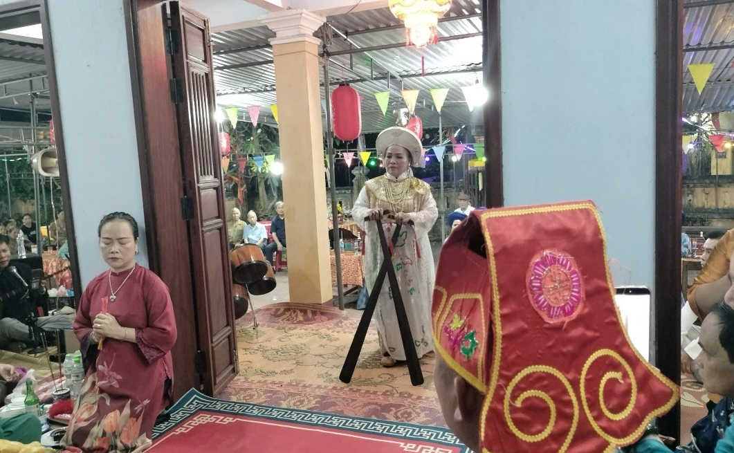 HÁT CHẦU VĂN – SỨC HẤP DẪN TRONG LỄ CẦU AN TẠI MIẾU BÀ LIỄU HẠNH NAM Ô