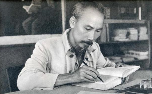 Tư tưởng Hồ Chí Minh trong thực hành đạo đức báo chí cho sinh viên Văn – báo chí