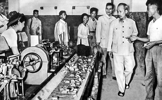Tư tưởng Hồ Chí Minh về phát triển kinh tế và vận dụng phát triển kinh tế bền vững ở Việt Nam hiện nay