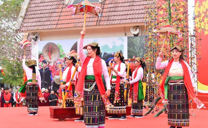Sinh viên Văn Báo chí và văn hoá Việt trong thời đại mới