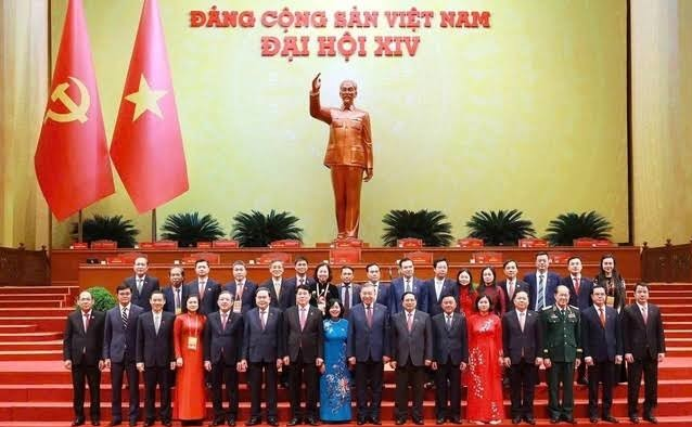 Xây dựng Đảng và hệ thống chính trị vững mạnh, phát huy đại đoàn kết toàn dân tộc và thúc đẩy khát vọng phát triển đất nước trong giai đoạn mới