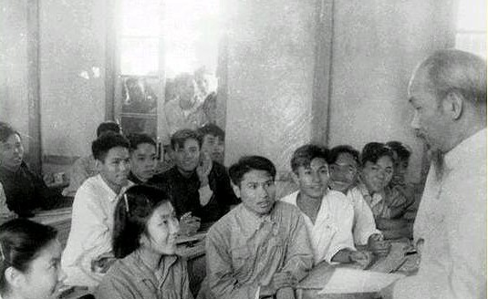 Tư Tưởng Hồ Chí Minh về những tiêu chuẩn, phẩm chất cần có của đội ngũ nhà giáo